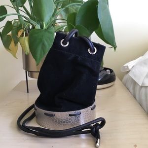 FREE PEOPLE      BUCKET CROSS OVER PURSE